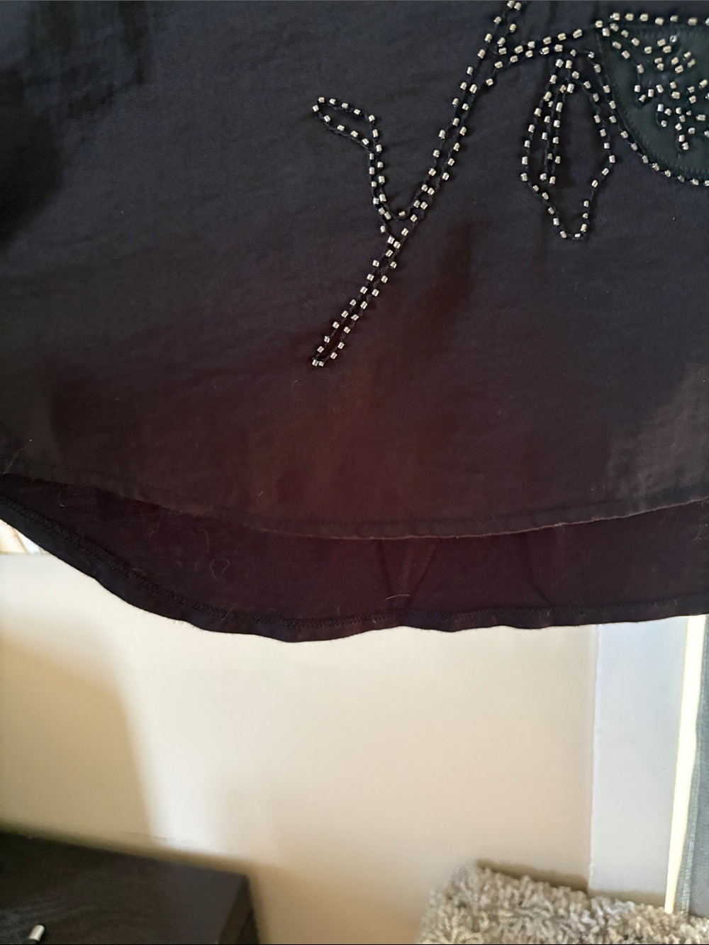 Rock & Republic Black Short Sleeve V-Neck Top with Studded Rose - Picture 5 of 6